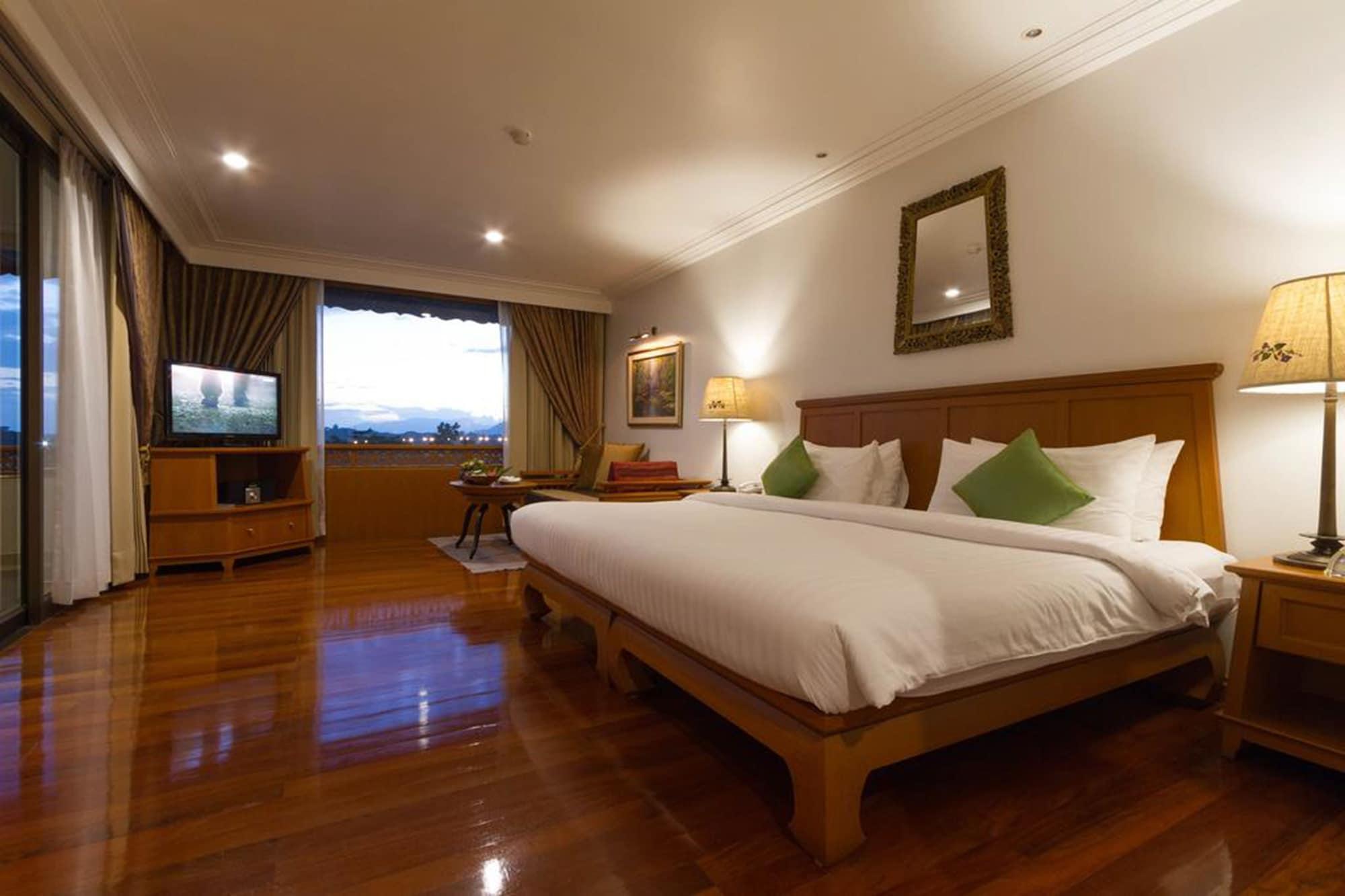 The Imperial River House Resort, 5* 清莱
