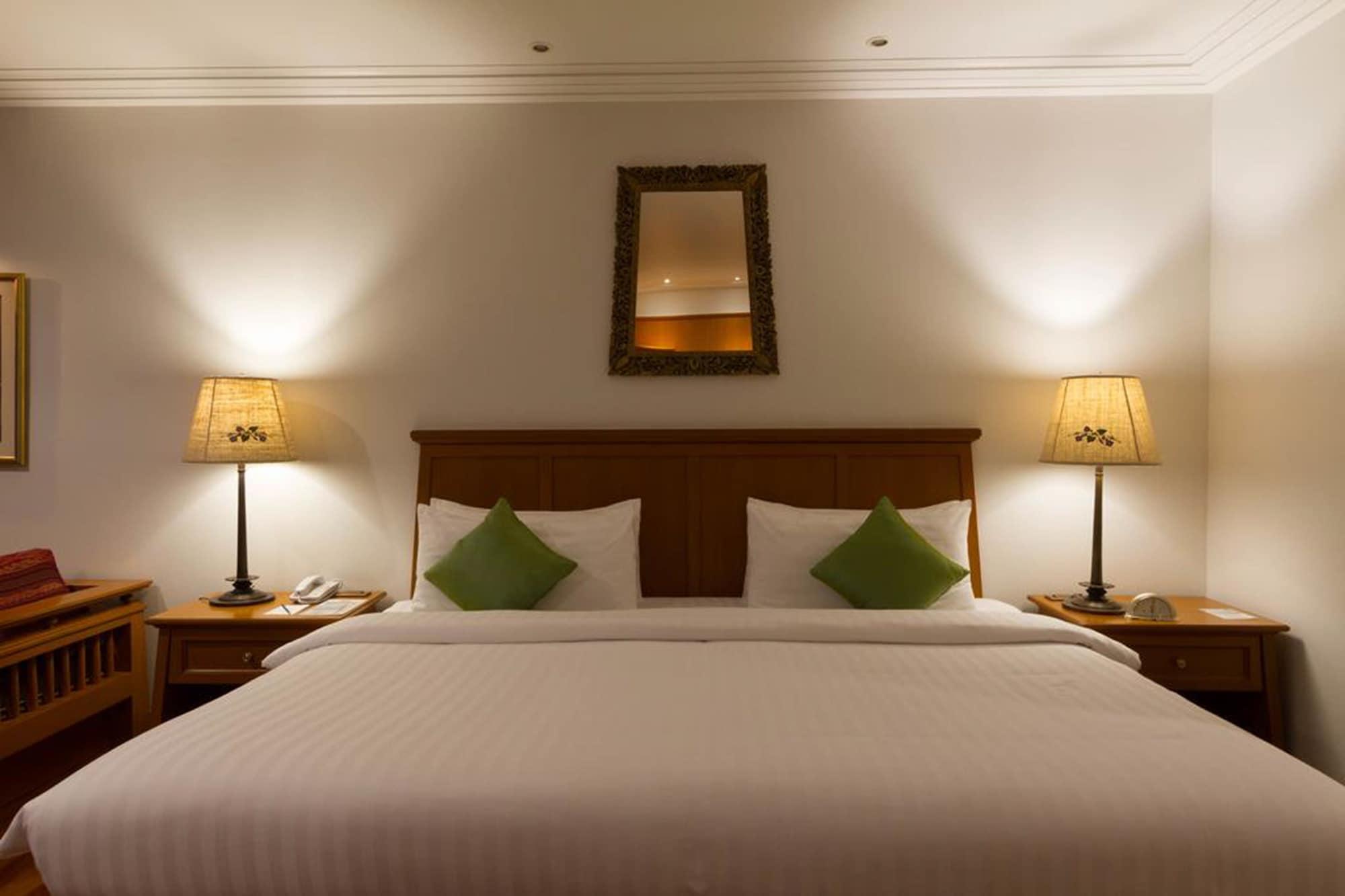 The Imperial River House Resort, 5* 清莱